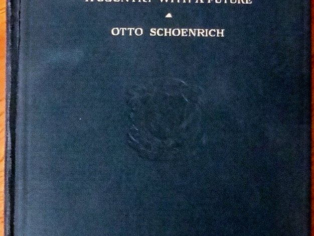 Otto Schoenrich In english with 418 pages and a size of 6 by 8.5 inches. En ingles con 418 páginas y un tamaño de 6 por 8.5 pulgadas.
