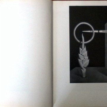 DSC00854 Booklet with 40 pages in french with the exhibition of works of art in Brussels dated march and april 1971. Dimension is 8.5 by 10.5 inches. Folleto con 40...
