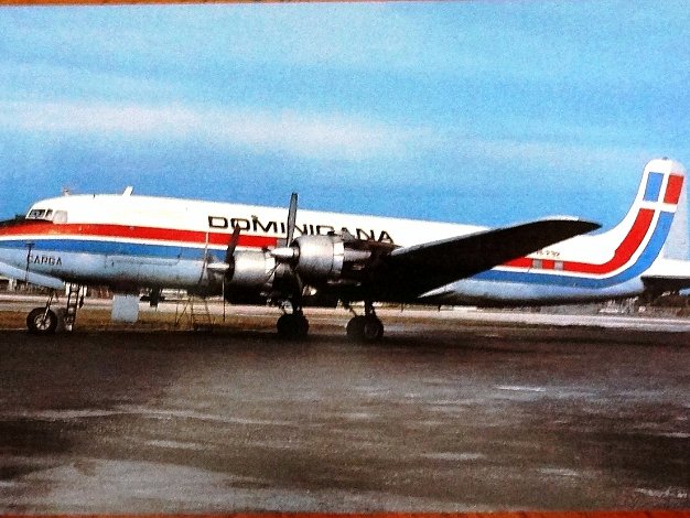 Dominicana de Aviacion Color post card with an air plane for the airline Dominicana de Aviación. Dimension is 4 by 6.5 inches. Tarjeta postal a...