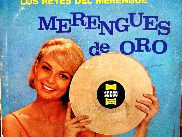 Merengues de Oro A LP record with 33 RPM, 10 inches, and with a good condition cover and vinyl. Un disco LP de 33 RPM, 10 pulgadas, y en...