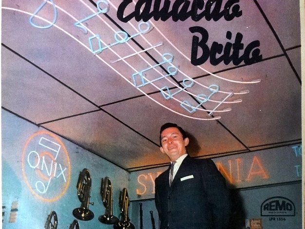 Eduardo Brito A LP record with 33 RPM, 12 inches, and with a good condition cover and vinyl. Un disco LP de 33 RPM, 12 pulgadas, y en...