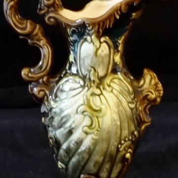 Amphora - Anfora Small jar hand painted in brown color, and with a size of 6 inches high. Pequeño jarron pintado a mano de color marrón, y un tamaño de 6 pulgadas de altura.