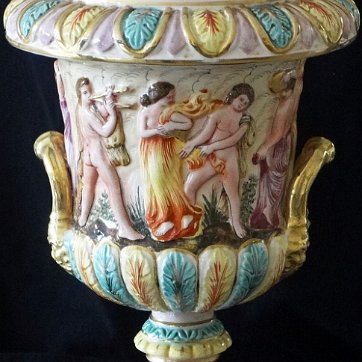 Amphora - Anfora Capodimonte a set of two jars with figures in relief, hand painted in yellow and green, with a bronze base, and a size of 15 inches high. Capodimonte una pareja...