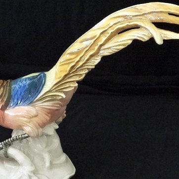 Pheasant - Faisan Karl Ens with a hand painted in red, blue and yellow pheasant, and with a size of 8 inches high and 12 inches long. Karl Ens con un faisán de color rojo, azul y...