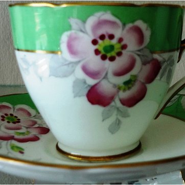 Cup - Taza Gladstone a set with cup and plate decorated with pink flowers and green border, with a size of 4 inches in diameter. Gladstone un juego de taza y plato con una...