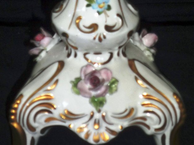 Candelabra - Candelabros In this category or section you can see a list of collectible porcelaine including a short description for different...